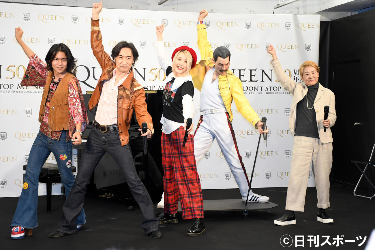 「QUEEN50周年展　DON’T STOP ME NOW」プレス限定イベントに出席した、左から東儀典親さん、東儀秀樹、ハラミちゃん、東郷かおる子氏（撮影・大友陽平）