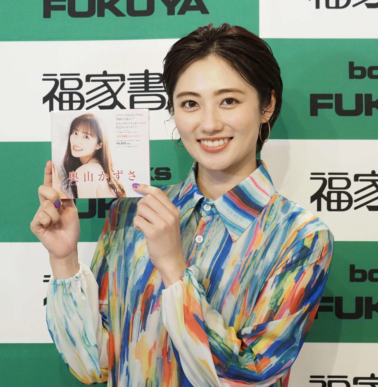 「奥山かずさ　Vol．2」トレカ発売記念イベントを開催した奥山かずさ（撮影・遠藤尚子）