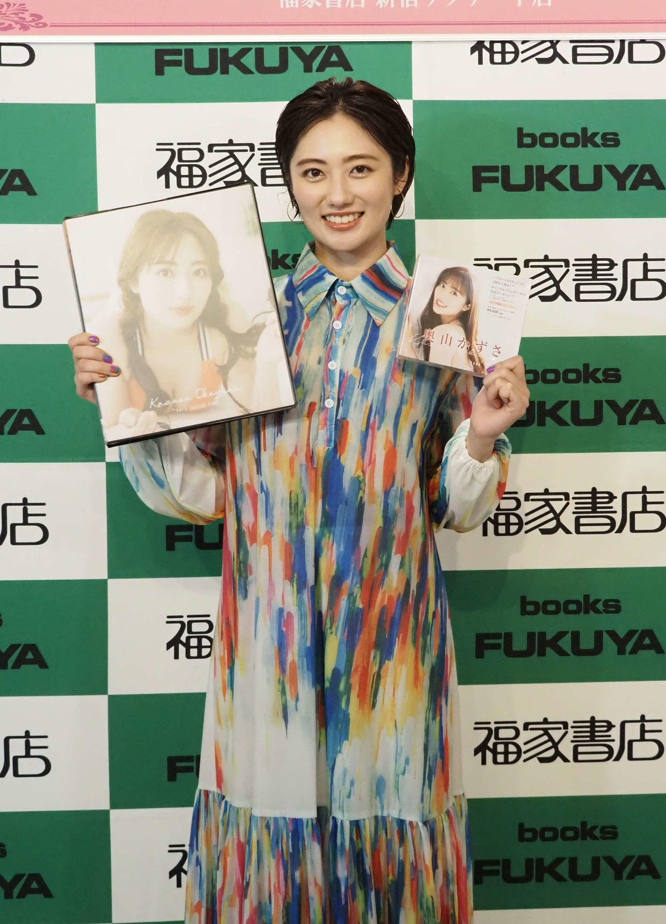 「奥山かずさ　Vol．2」トレカ発売記念イベントを開催した奥山かずさ（撮影・遠藤尚子）