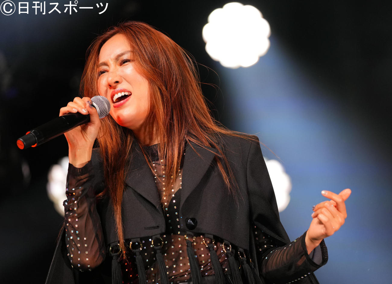 デビューイベントで熱唱するTAEKO（撮影・横山健太）