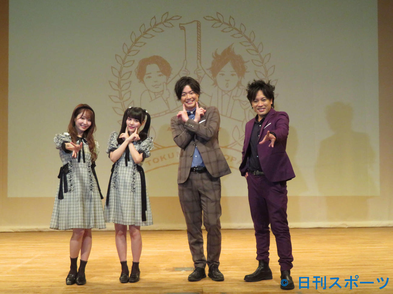 「特命ぺこぱ～ぺこぱ貸します～」1周年大感謝祭“スペシャルコラボやっちゃいますライブ”を開催した、左から＝LOVE大谷映美里、齊藤なぎさ、ぺこぱシュウペイ、松陰寺太勇（撮影・村上幸将）