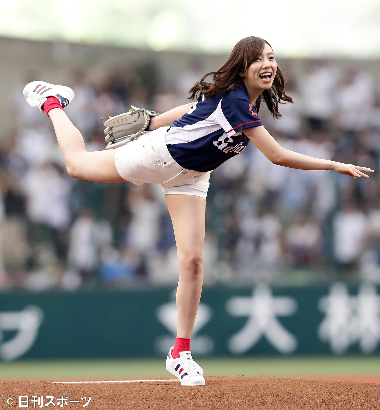 18年9月　西武対ロッテ　始球式を務めた乃木坂46の新内眞衣