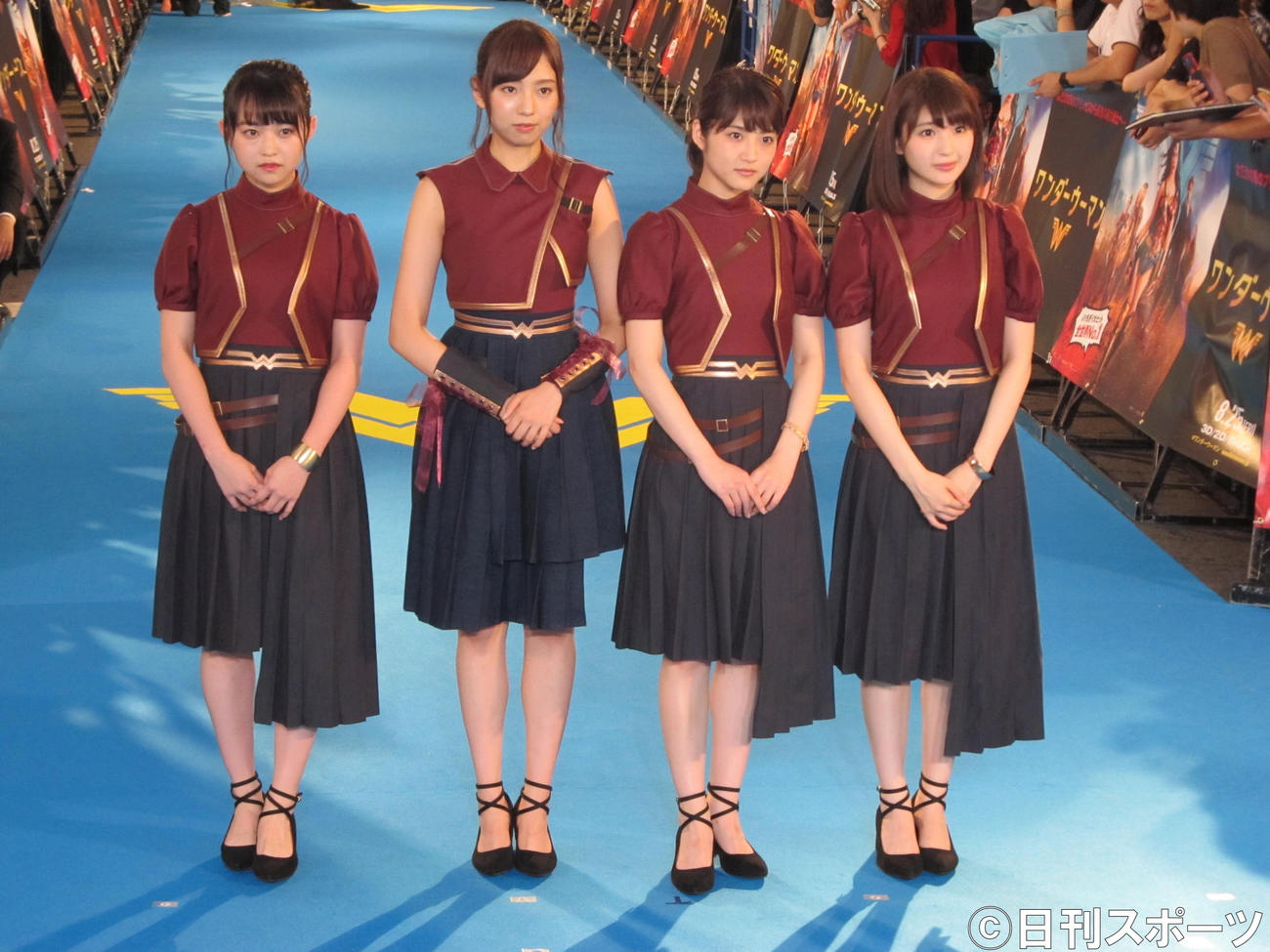 17年8月　米映画「ワンダーウーマン」ジャパンプレミアイベント　ブルーカーペットを歩いた乃木坂46。左から2人目が新内眞衣