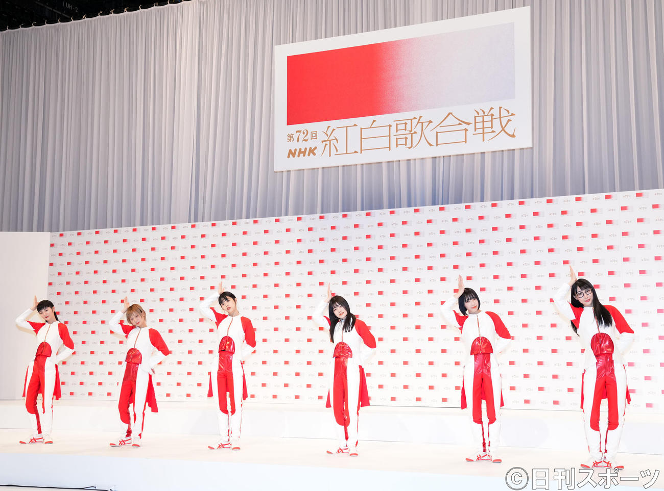 紅白歌合戦出場歌手発表記者会見でポーズをするBiSH（撮影・横山健太）
