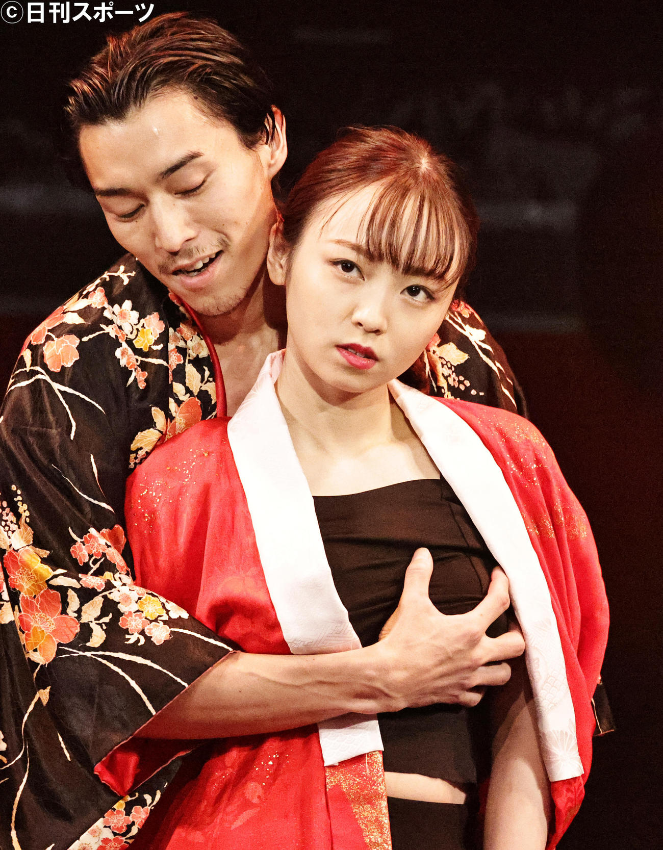 舞台「修羅雪姫」で熱演する今泉佑唯（撮影・中島郁夫）