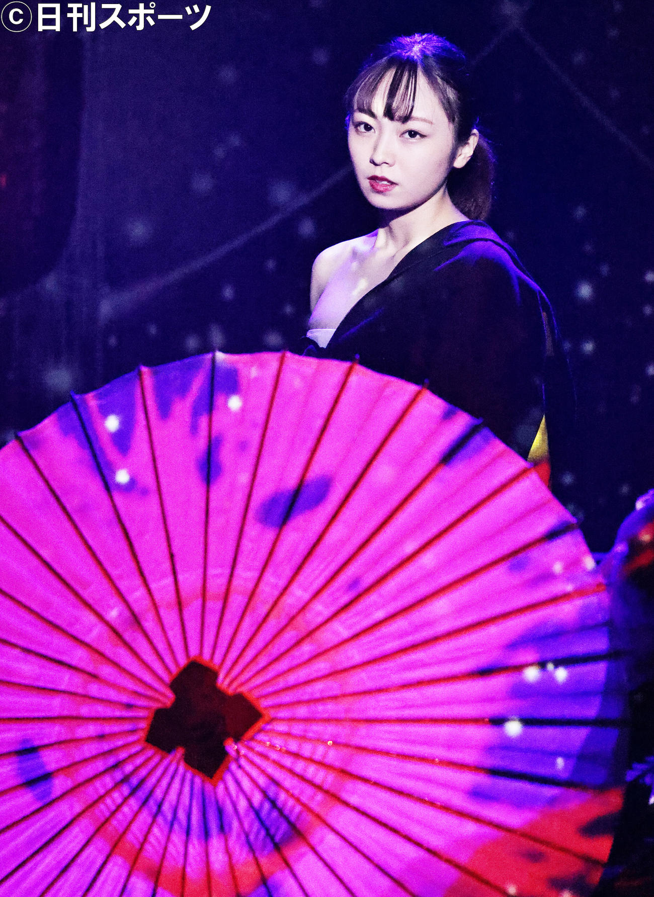 舞台「修羅雪姫」で熱演する今泉佑唯（撮影・中島郁夫）
