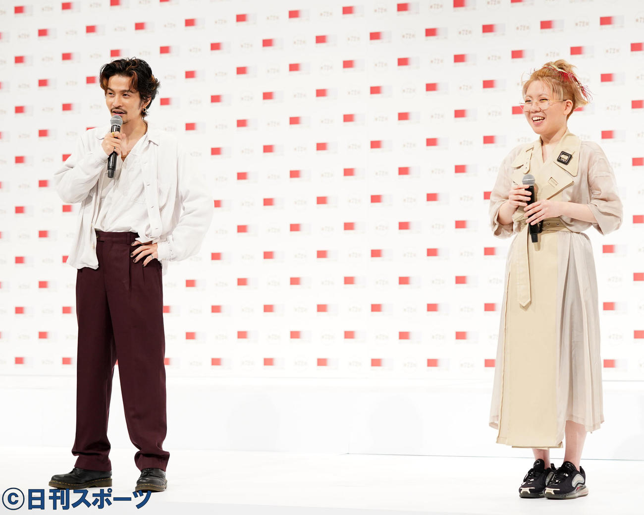 紅白歌合戦初出場が決まり意気込みを語るmillennium parade　×　Belleの常田大希（左）と中村佳穂（撮影・横山健太）