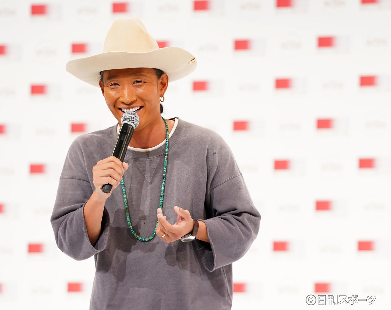 紅白歌合戦出場歌手発表記者会見で歌を披露する平井大（撮影・横山健太）