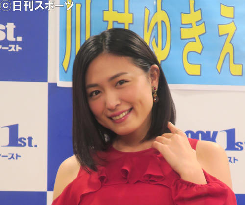 川村ゆきえ(16年12月撮影)

