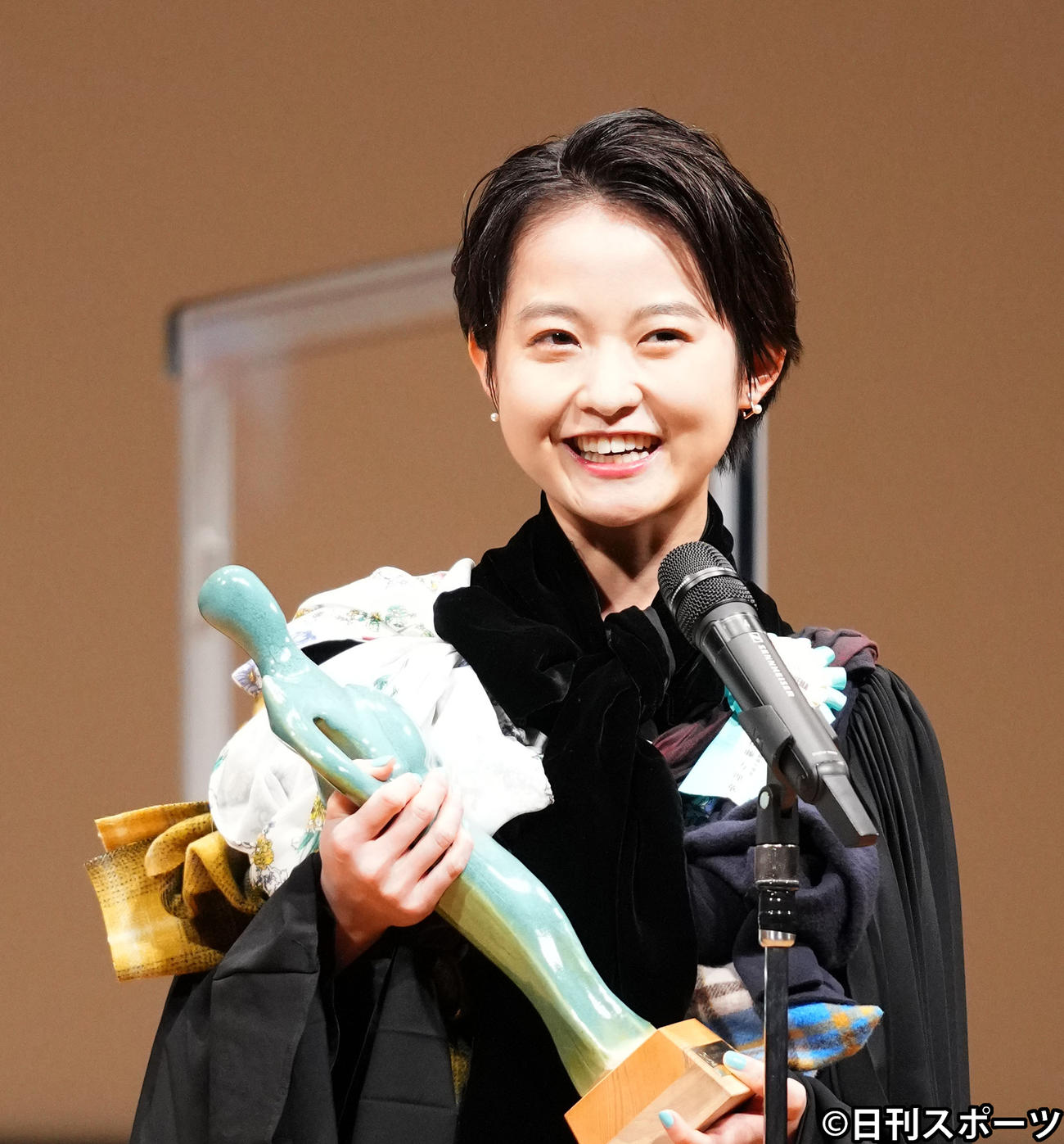 第13回TAMA映画賞で最優秀新進女優賞を受賞し喜びを語る伊藤万理華（撮影・横山健太）