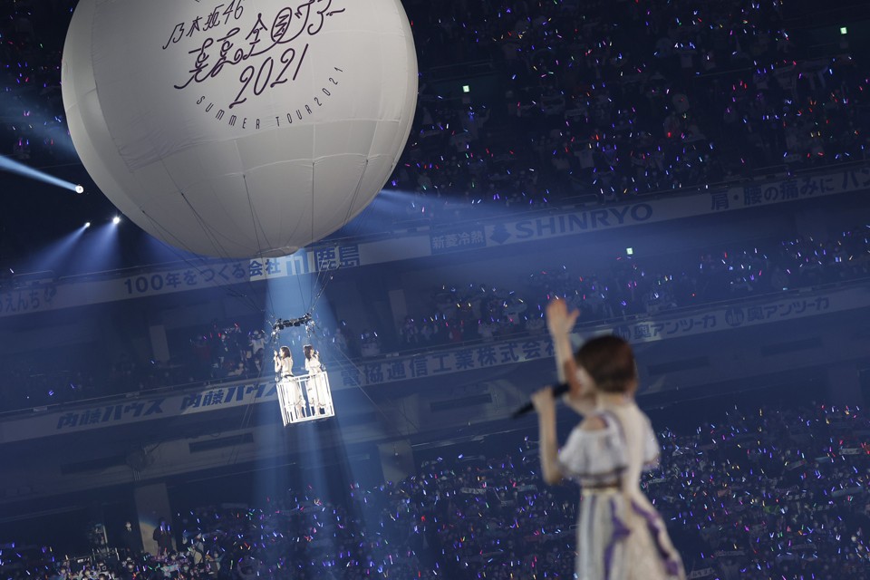 乃木坂46の「真夏の全国ツアー2021」ファイナル公演でパフォーマンスするメンバー