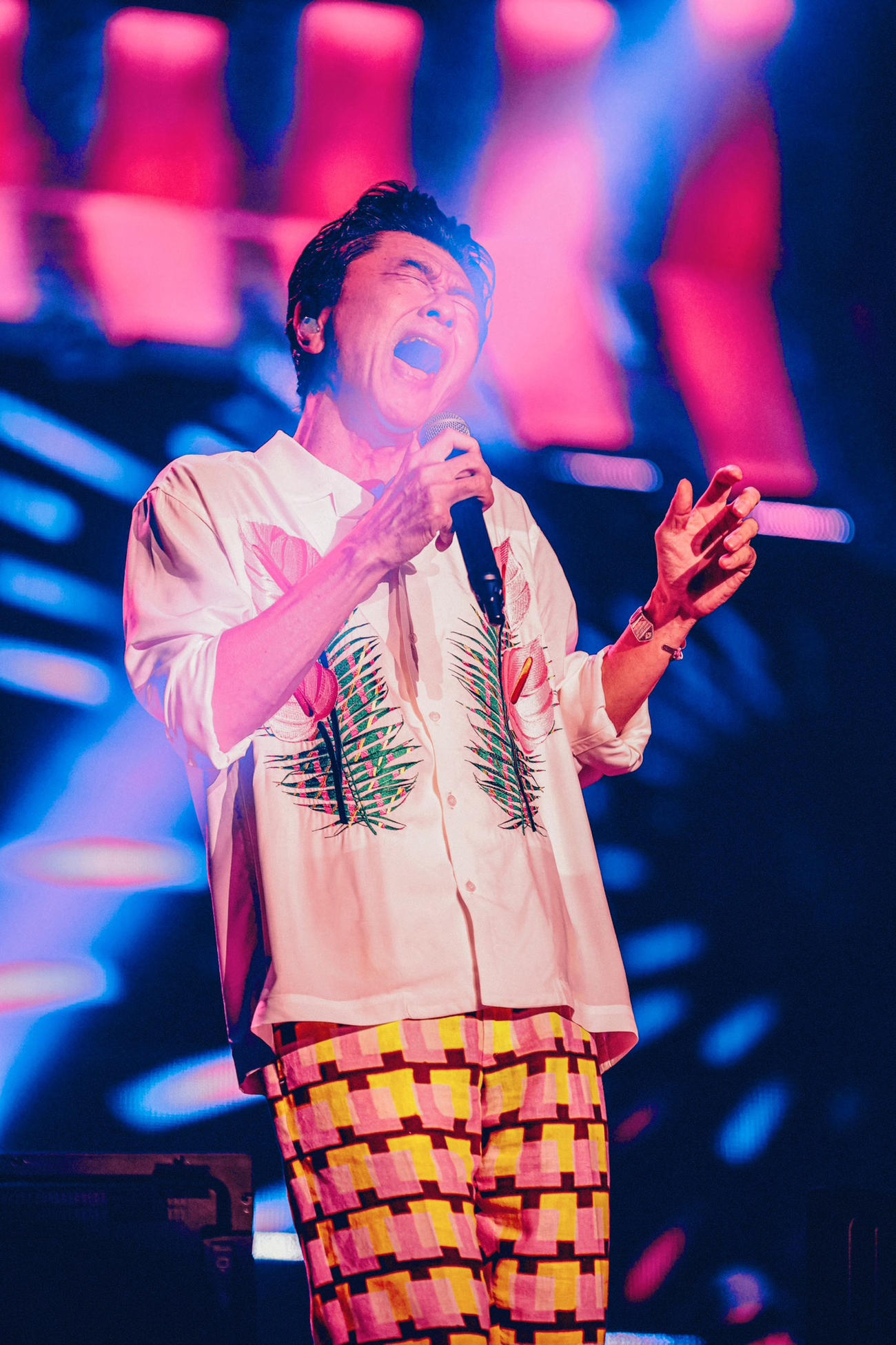 全国ツアー「BIG MOUTH，NO GUTS！！」の埼玉公演で熱唱する桑田佳祐