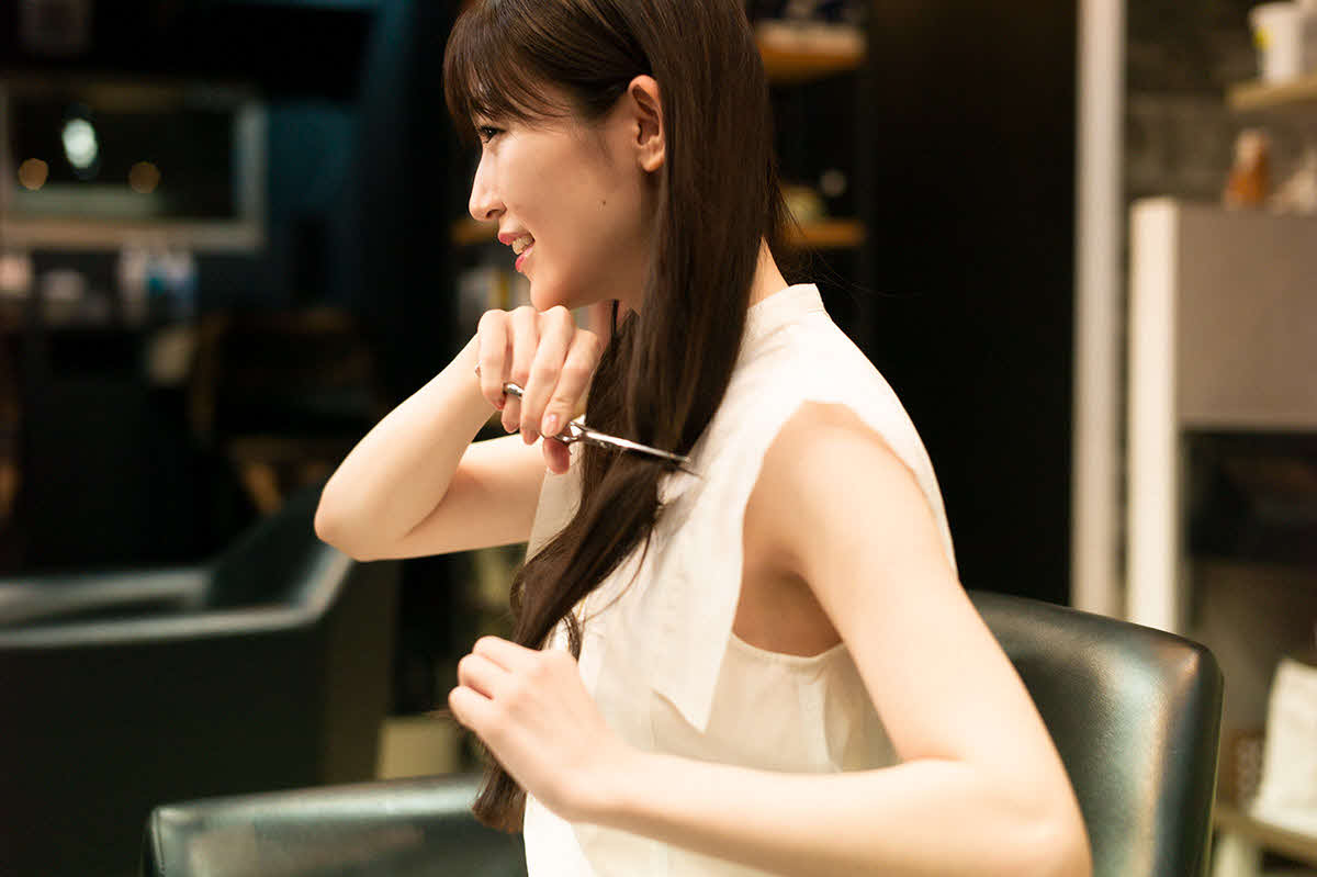 前島亜美の写真集「白群」より