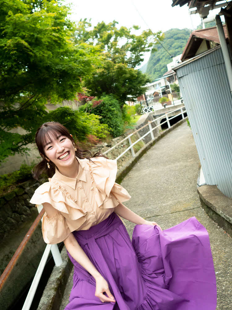 前島亜美の写真集「白群」より