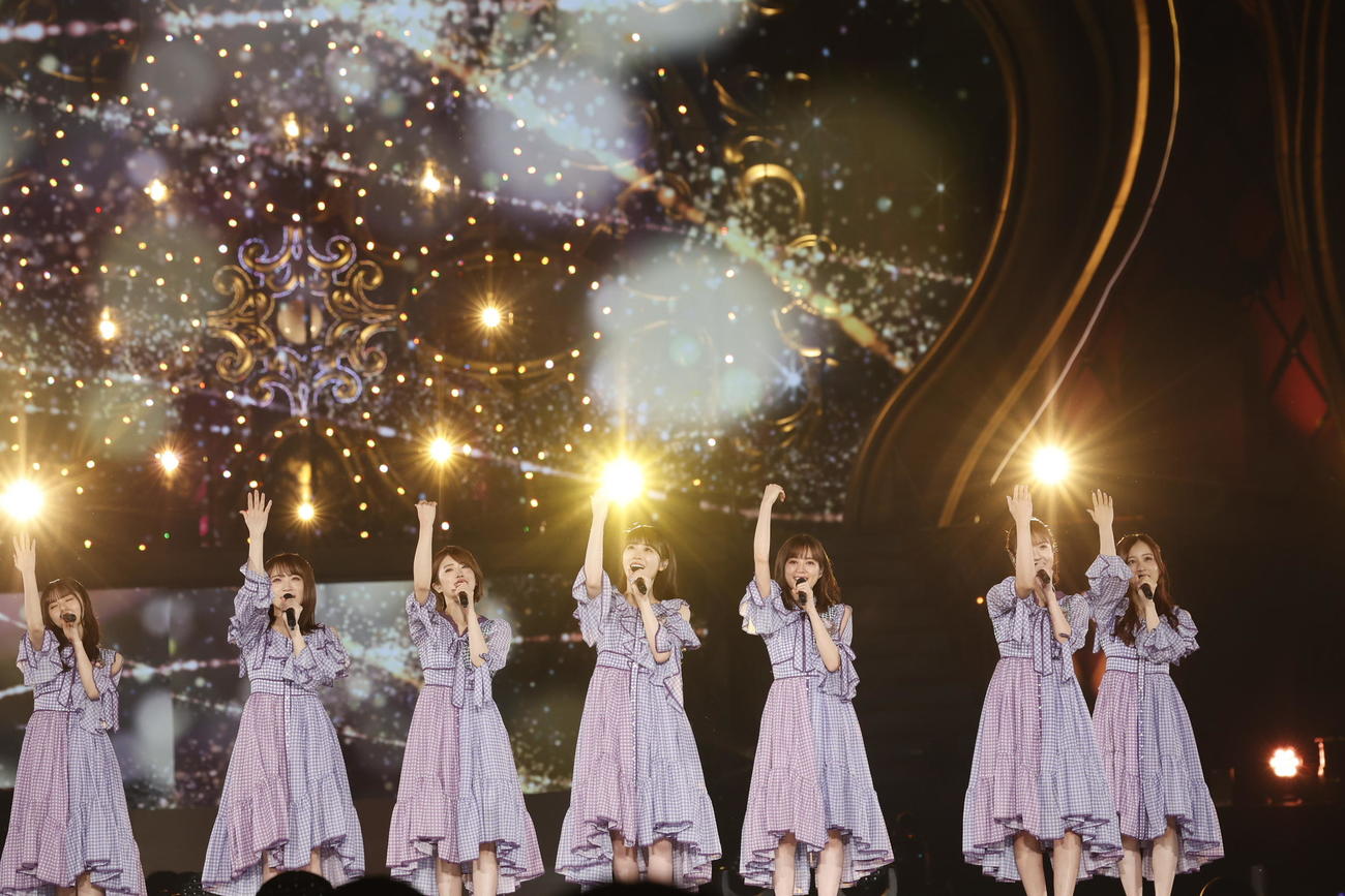 乃木坂46の「真夏の全国ツアーFINAL！」でパフォーマンスする乃木坂46