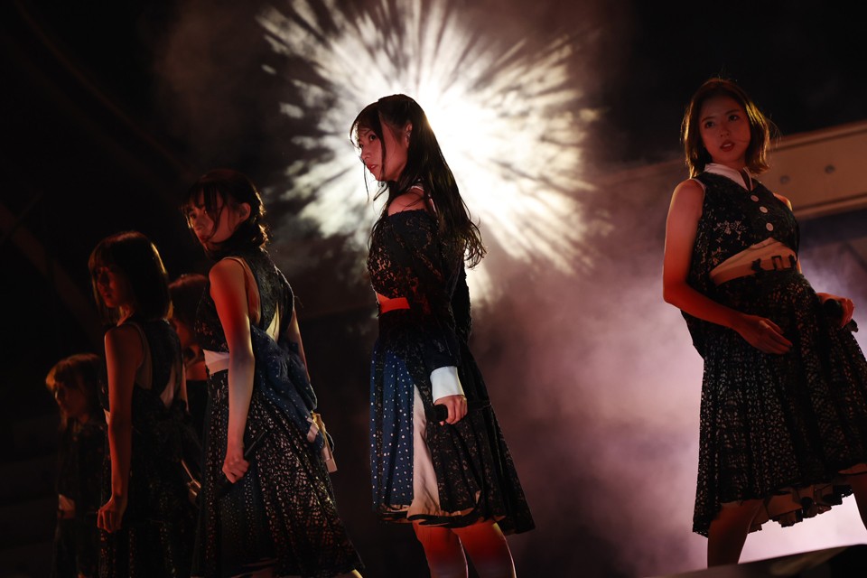乃木坂46の「真夏の全国ツアー2021」ファイナル公演でパフォーマンスするメンバー
