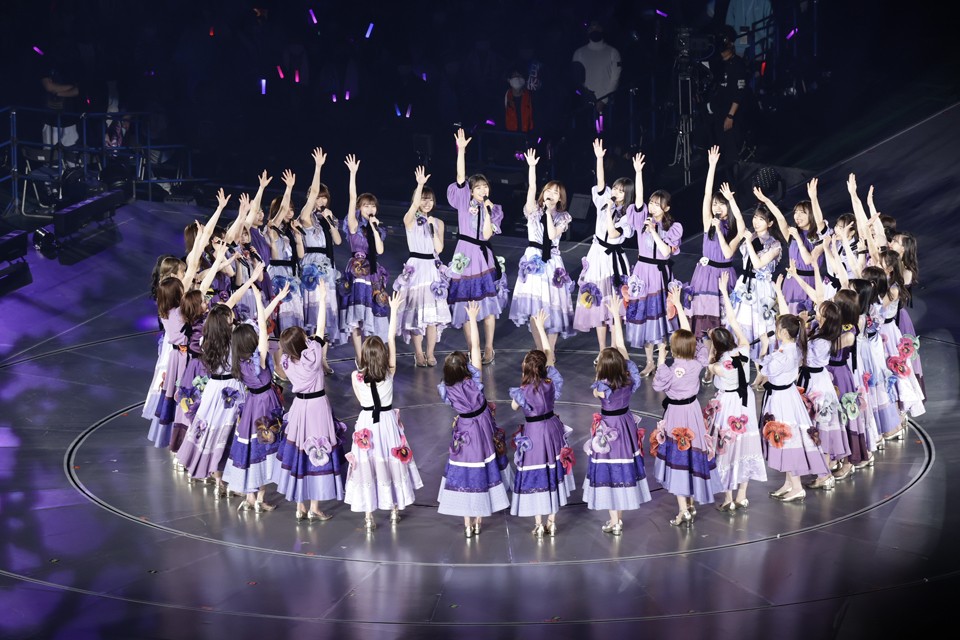 乃木坂46の「真夏の全国ツアー2021」ファイナル公演で円陣を組むメンバー