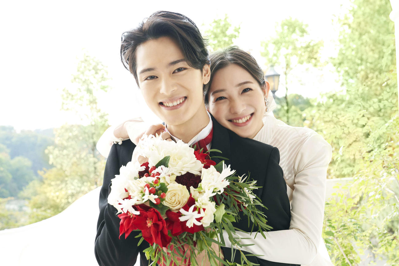 ABEMAで26日から放送の恋愛番組「私たち結婚しました　2」の企画で結婚生活を営む2組目のペアとして発表された塩野瑛久と足立梨花（C）AbemaTV, Inc.