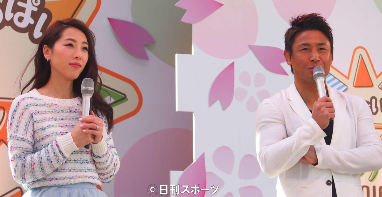 イベントに参加した矢沢心（左）、魔裟斗夫妻（2016年3月撮影）