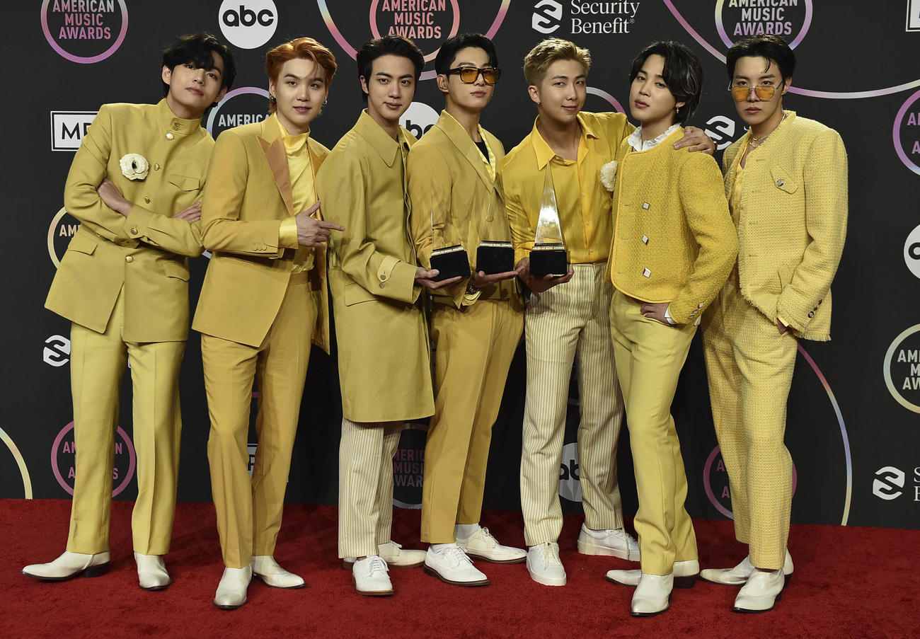 「アーティスト・オブ・ザ・イヤー」を受賞したBTS（AP）