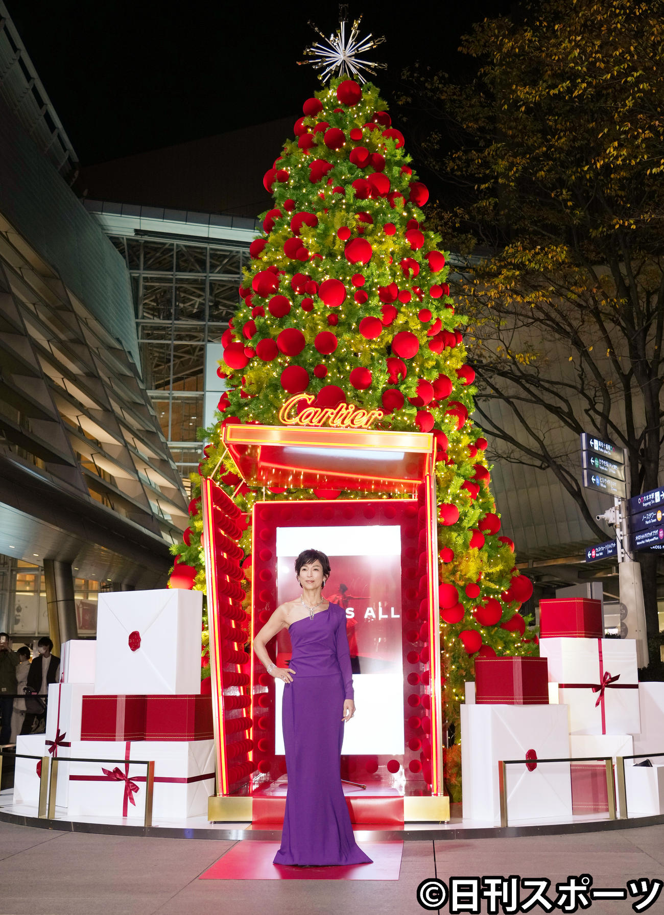 「カルティエ・クリスマスツリー点灯式」に出席した鈴木保奈美（撮影・菅敏）