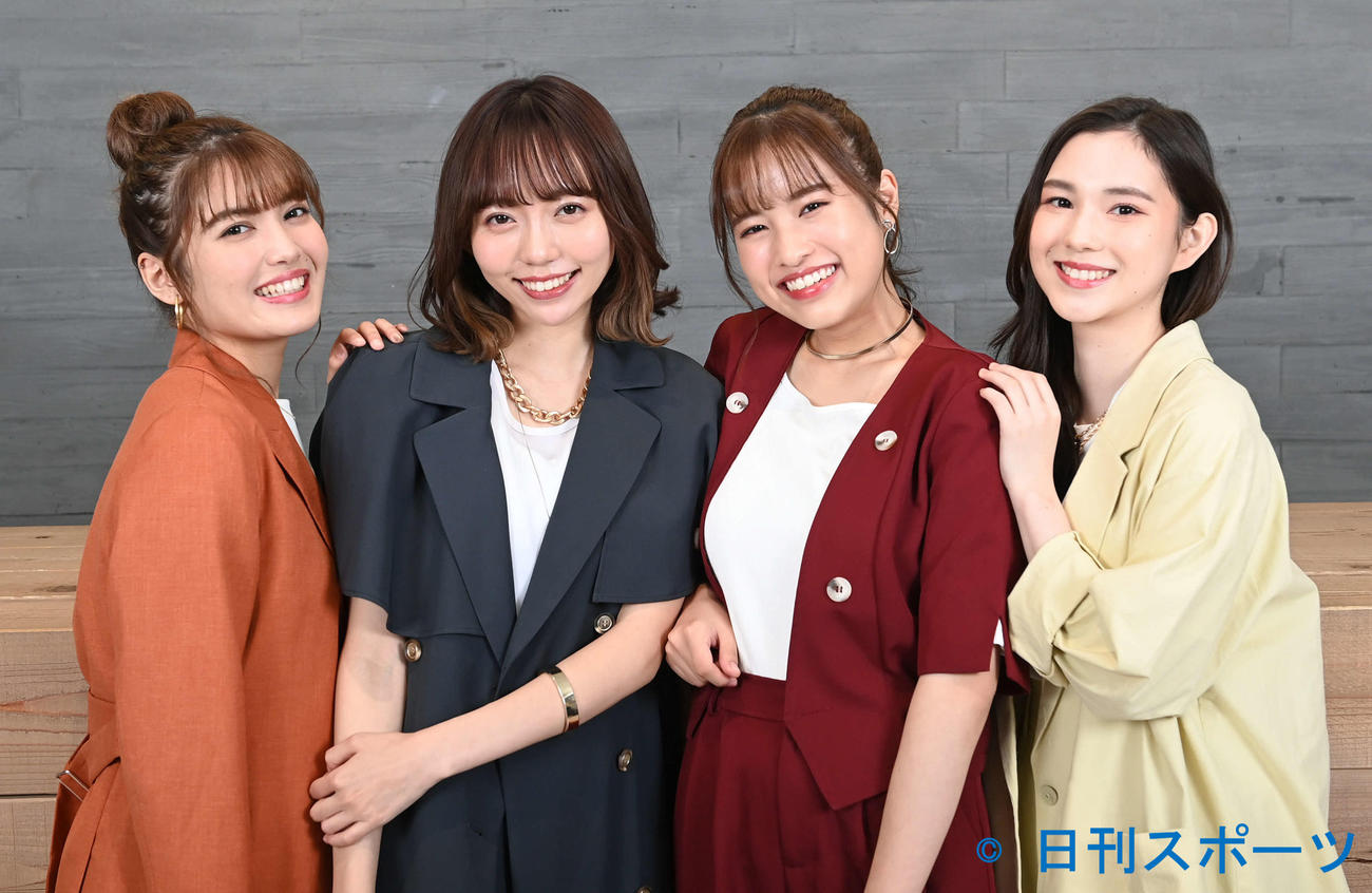 笑顔を見せるet－アンド－。左からモラレスきあら、野島樺乃、栗本優音、山崎カノン（撮影・山崎安昭）