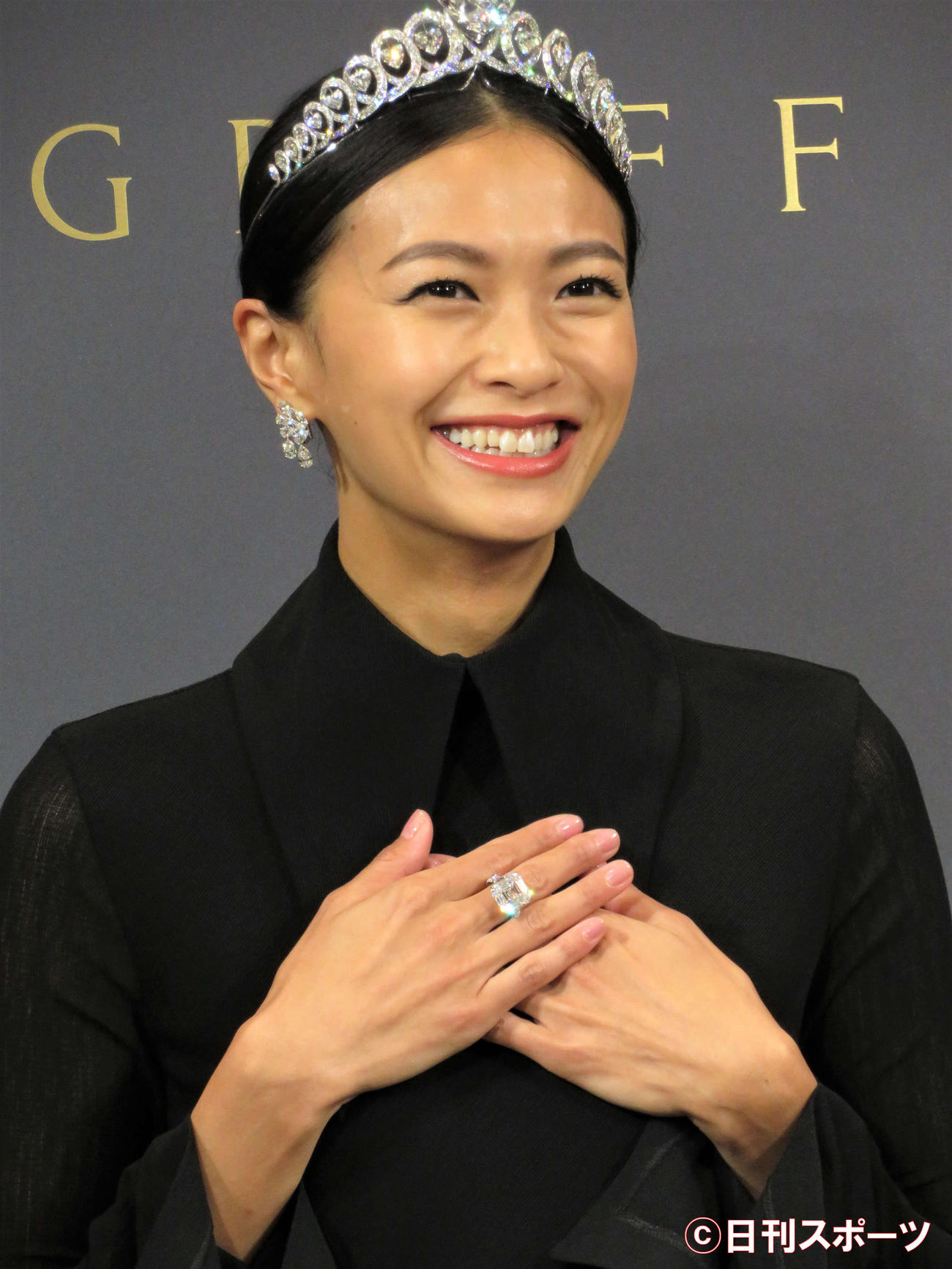 総額約100億円のジュエリーを身に着け登場した榮倉奈々（撮影・三須佳夏）