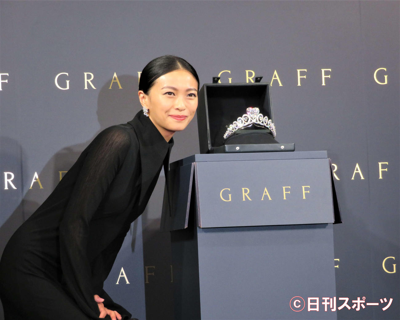 ジュエリーブランド「グラフ」銀座本店のグランドオープンを記念したOPENINGセレモニーに出席した榮倉奈々（撮影・三須佳夏）