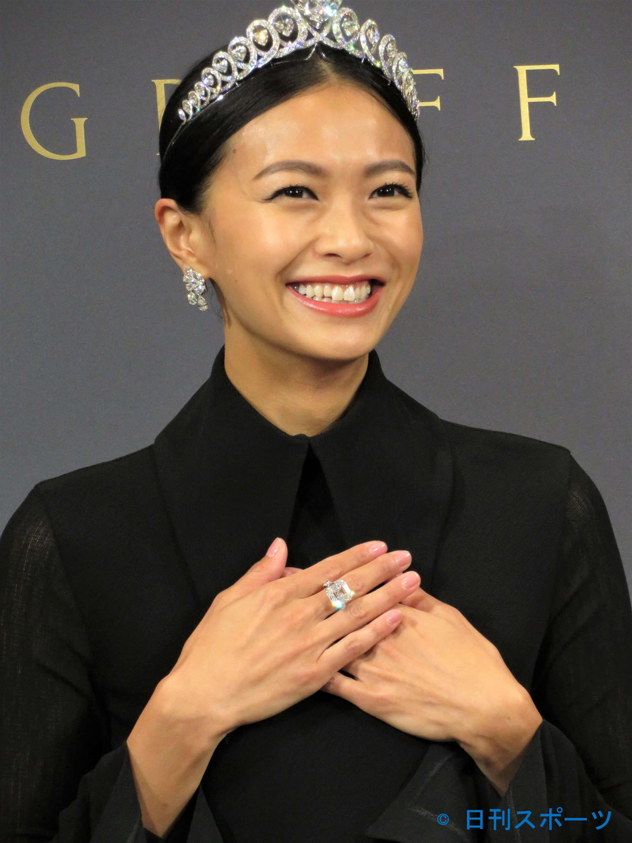 総額約100億円のジュエリーを身に着け登場した榮倉奈々（撮影・三須佳夏）