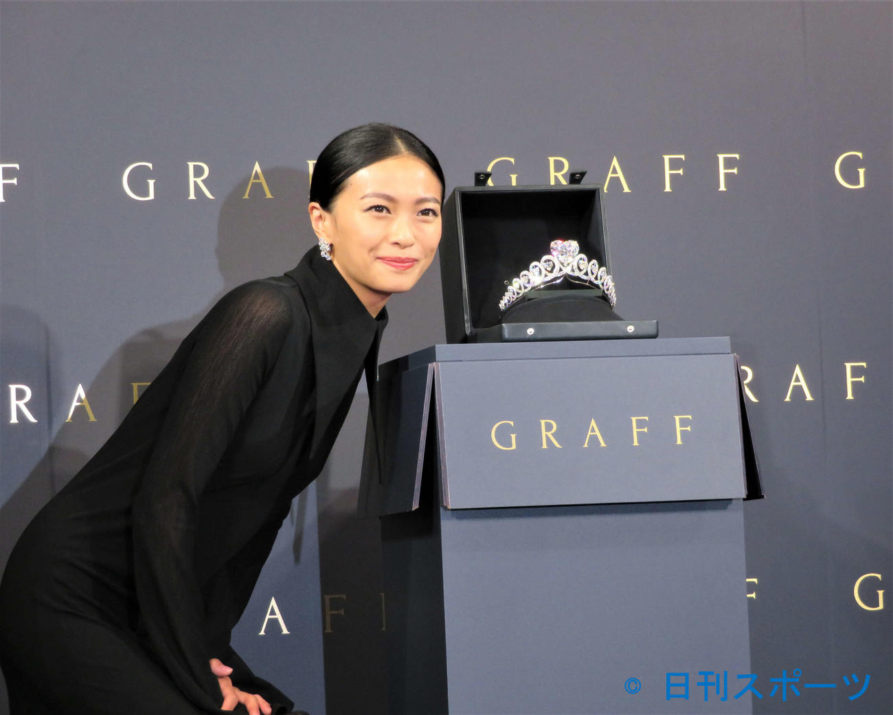 ジュエリーブランド「グラフ」銀座本店のグランドオープンを記念したOPENINGセレモニーに出席した榮倉奈々（撮影・三須佳夏）