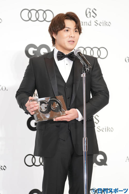 「GQ MEN OF THE YEAR 2021」を受賞し、笑顔でスピーチする阿部一二三（撮影・菅敏）