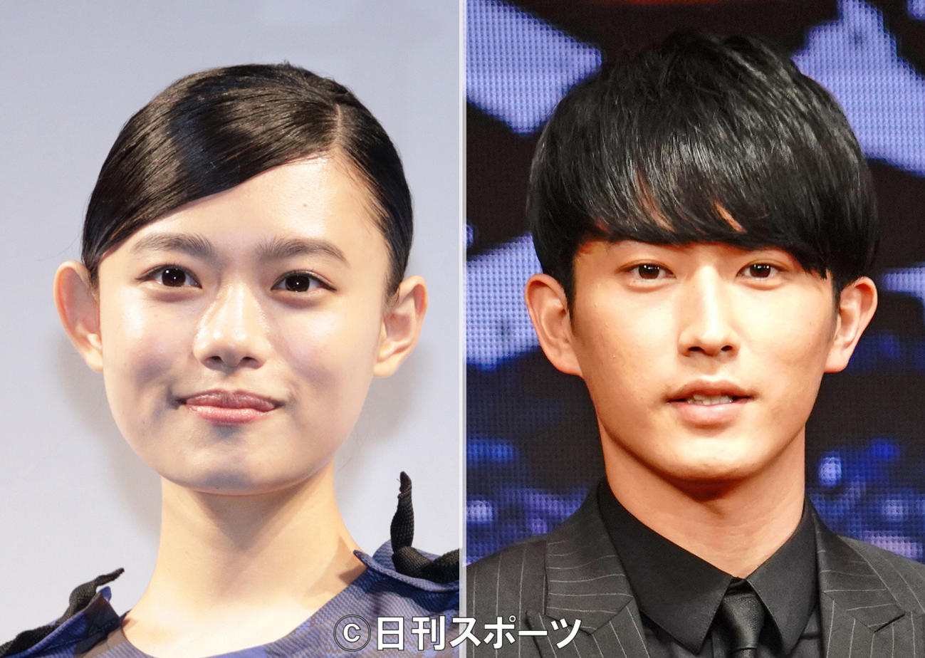 杉咲花（左）と杉野遥亮