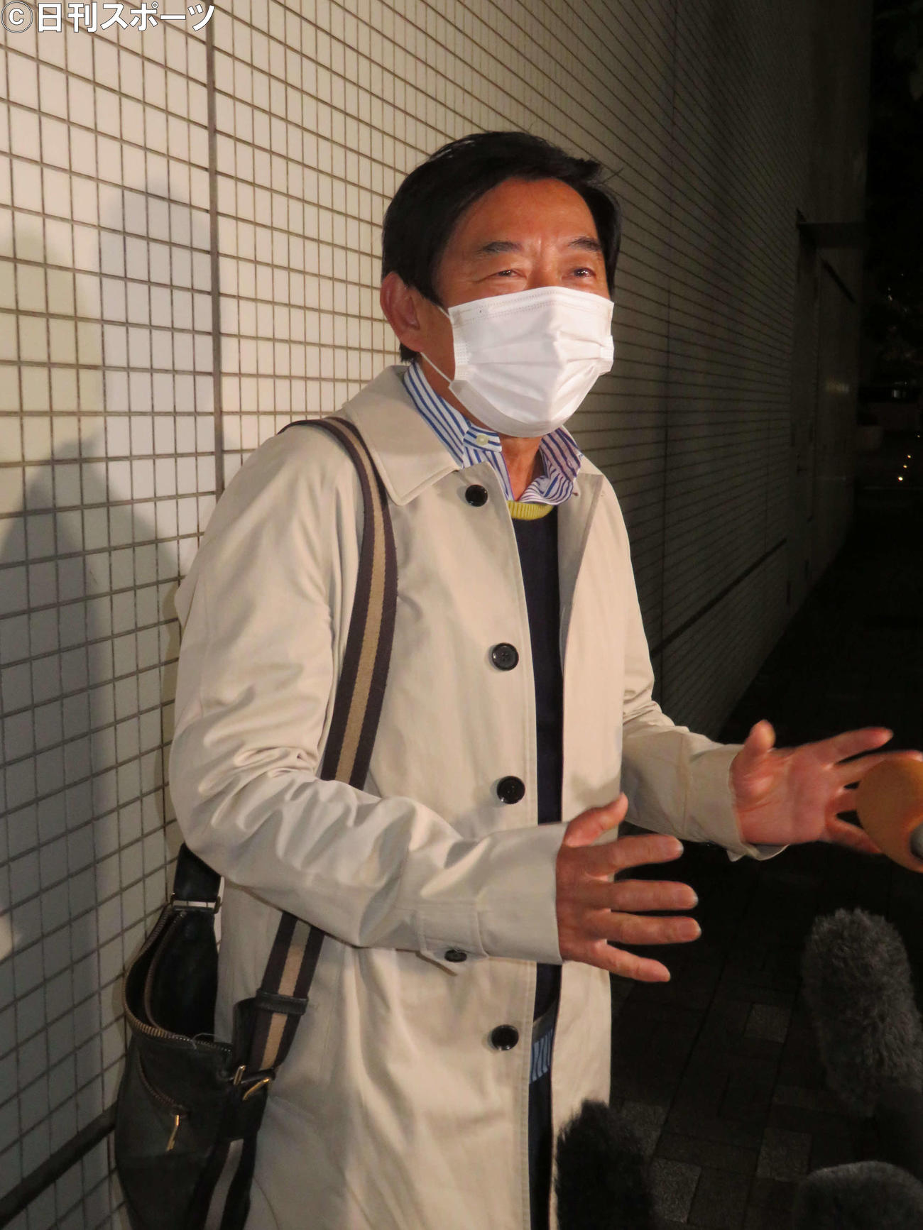 文化放送「斉藤一美　ニュースワイドSAKIDORI！」の生出演後、取材に応じた石田純一（撮影・村上幸将）