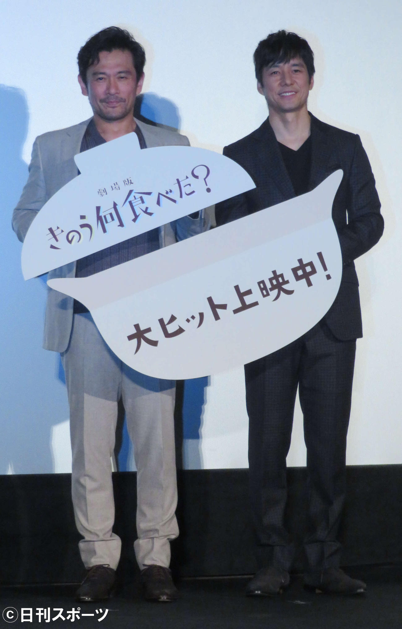 「劇場版　きのう何食べた？」大ヒット御礼舞台あいさつに登壇した、内野聖陽（左）と西島秀俊（撮影・村上幸将）
