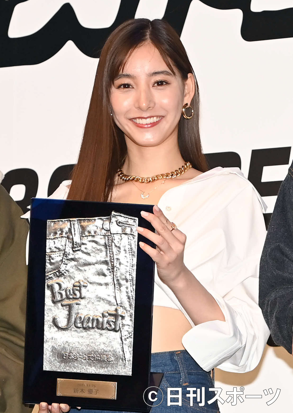 一般選出部門のベストジーニストに輝いた新木優子（撮影・たえ見朱実）