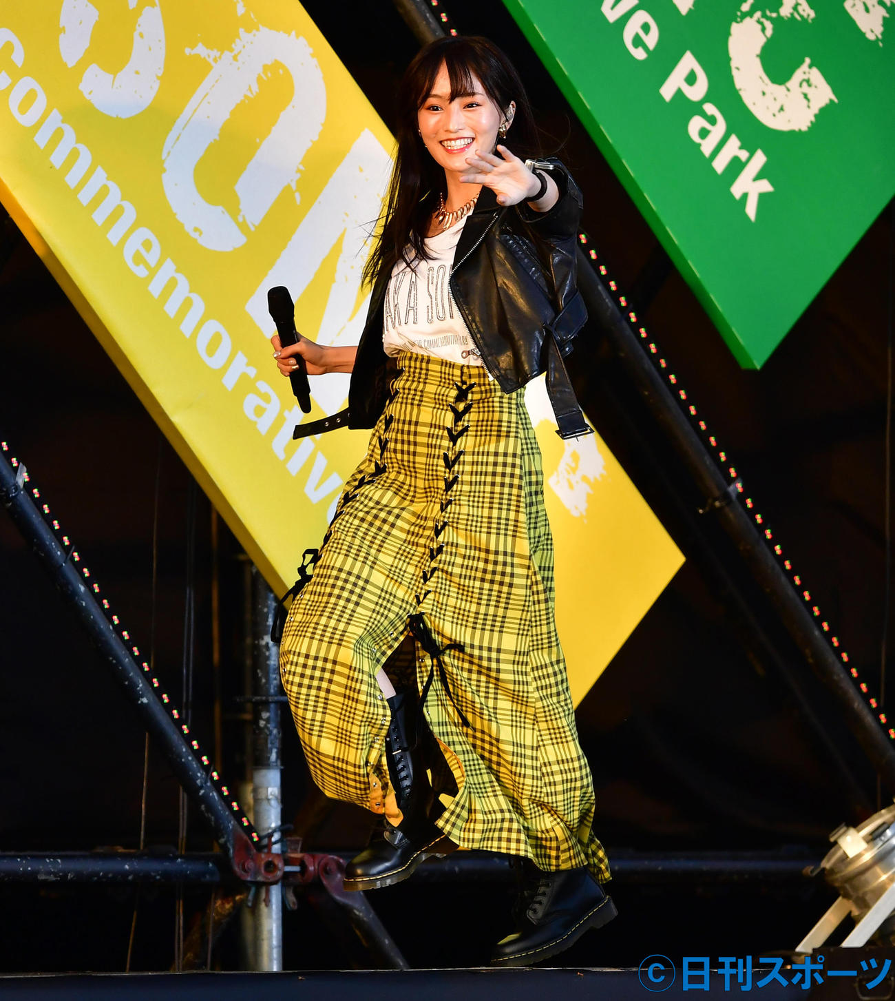 山本彩卒業コンサートで「ジャングルジム」を歌う山本彩（2018年10月撮影）