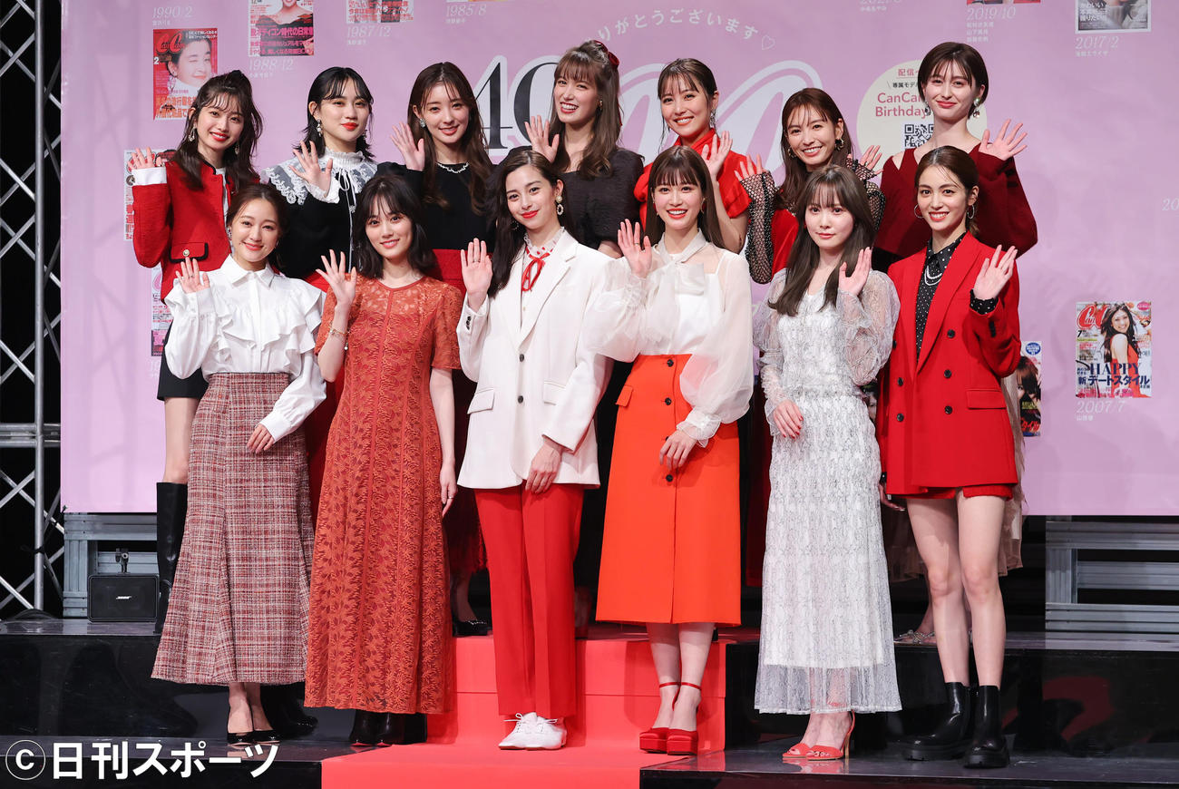 前列左からまい、山下美月、中条あやみ、生見愛瑠、加藤史帆、楓、後列左から小室安未、佐々木莉佳子、宮本茉由、トラウデン直美、石川恋、ほのか、菜波（撮影・垰建太）