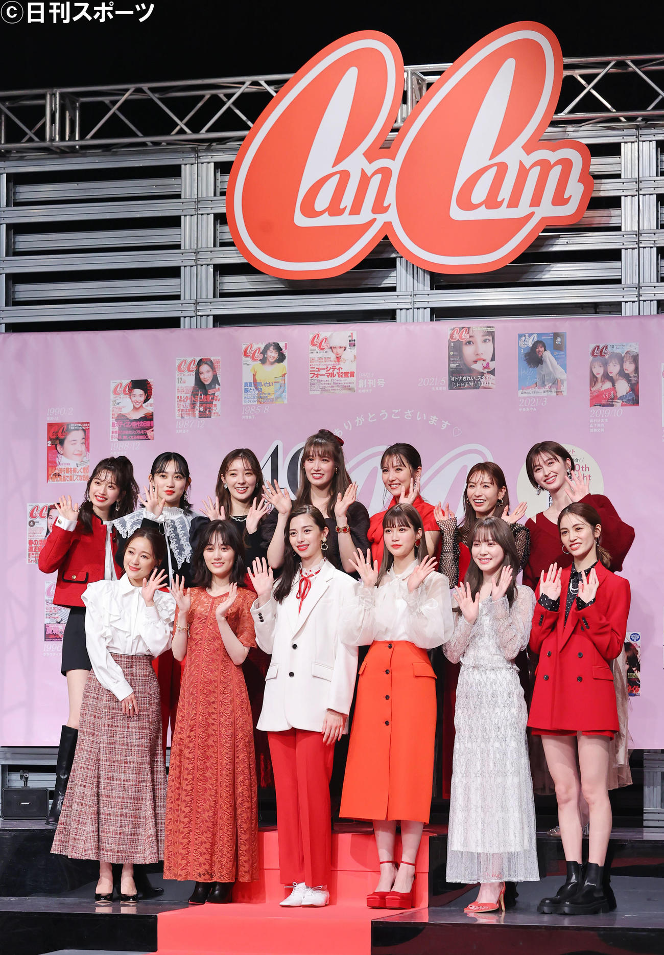 「CanCam 40th Birthday Night」メディア取材会に登壇し写真に納まる。前列左からまい、山下美月、中条あやみ、生見愛瑠、加藤史帆、楓、後列左から小室安未、佐々木莉佳子、宮本茉由、トラウデン直美、石川恋、ほのか、菜波（撮影・垰建太）