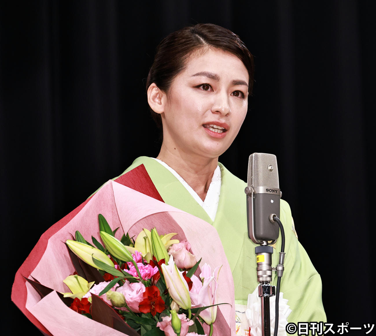 山路ふみ子女優賞を受賞した尾野真千子（撮影・中島郁夫）