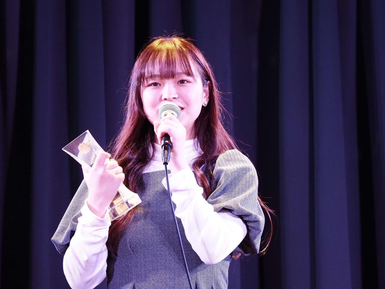 ライバーとファンの絆を歌詞にした楽曲「ぼくとキミのものがたり」の最終ボーカルオーディションでグランプリに輝いたアイドルグループbancessメンバー、レイリ