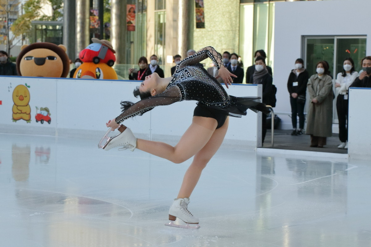 今年で8年目の「ウメダ☆アイスリンク　つるんつるん」リンク開きで演技を披露した本田望結