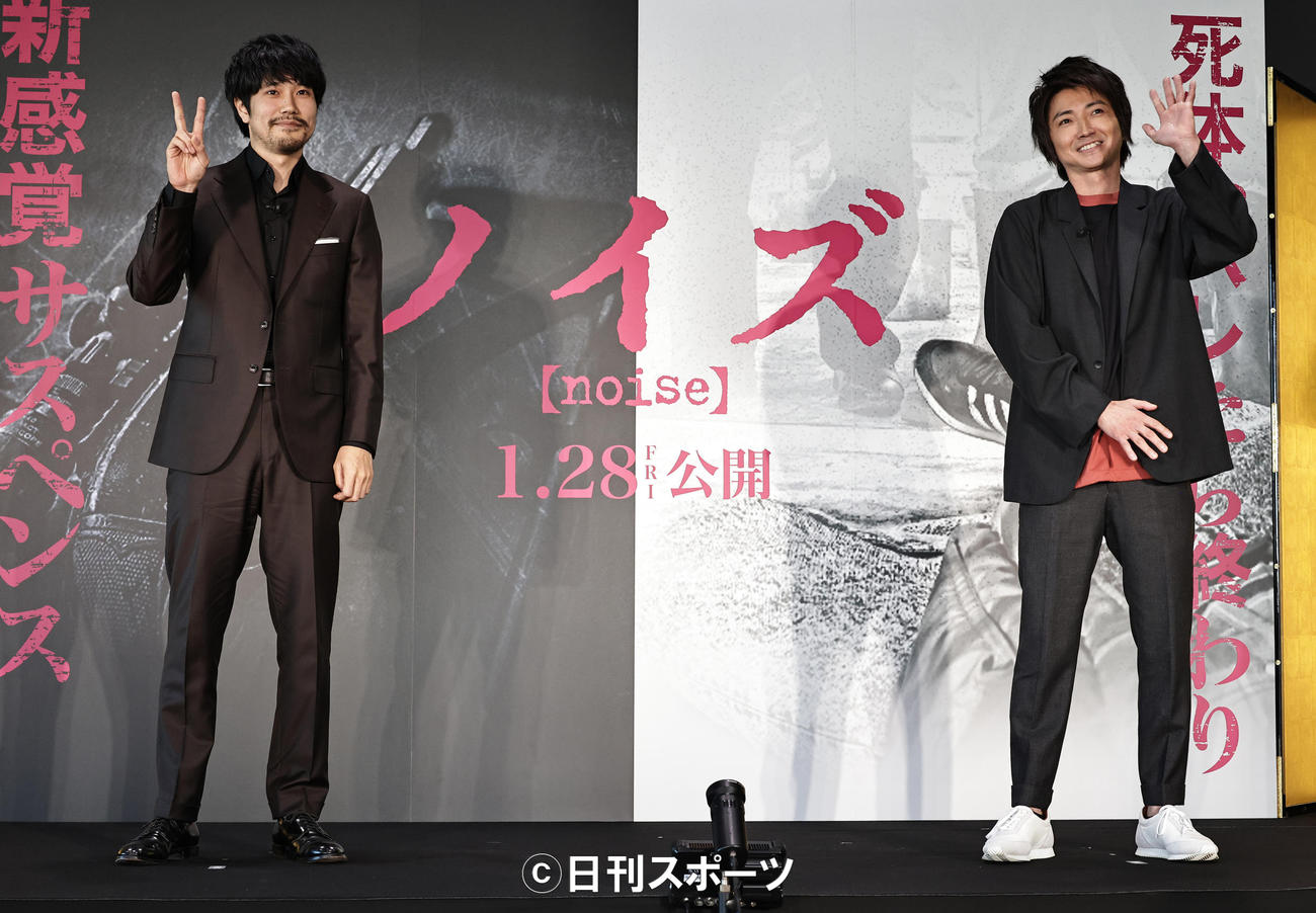 映画「ノイズ」のトークイベントを行った松山ケンイチ（左）と藤原竜也（2021年11月撮影）