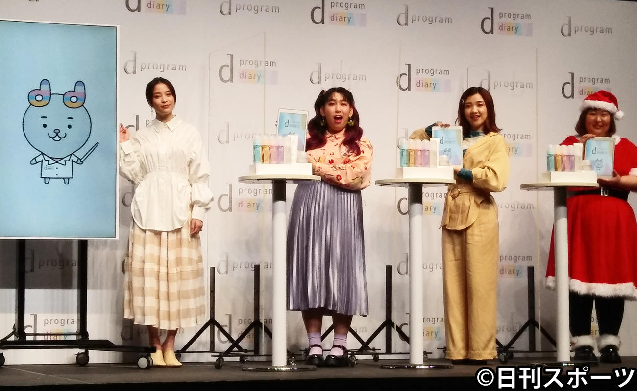資生堂の「肌測定Webサービス『d　ダイアリー』PRイベント」に出席した、左から広瀬すず、3時のヒロインゆめっち、福田麻貴、かなで（撮影・小谷野俊哉）