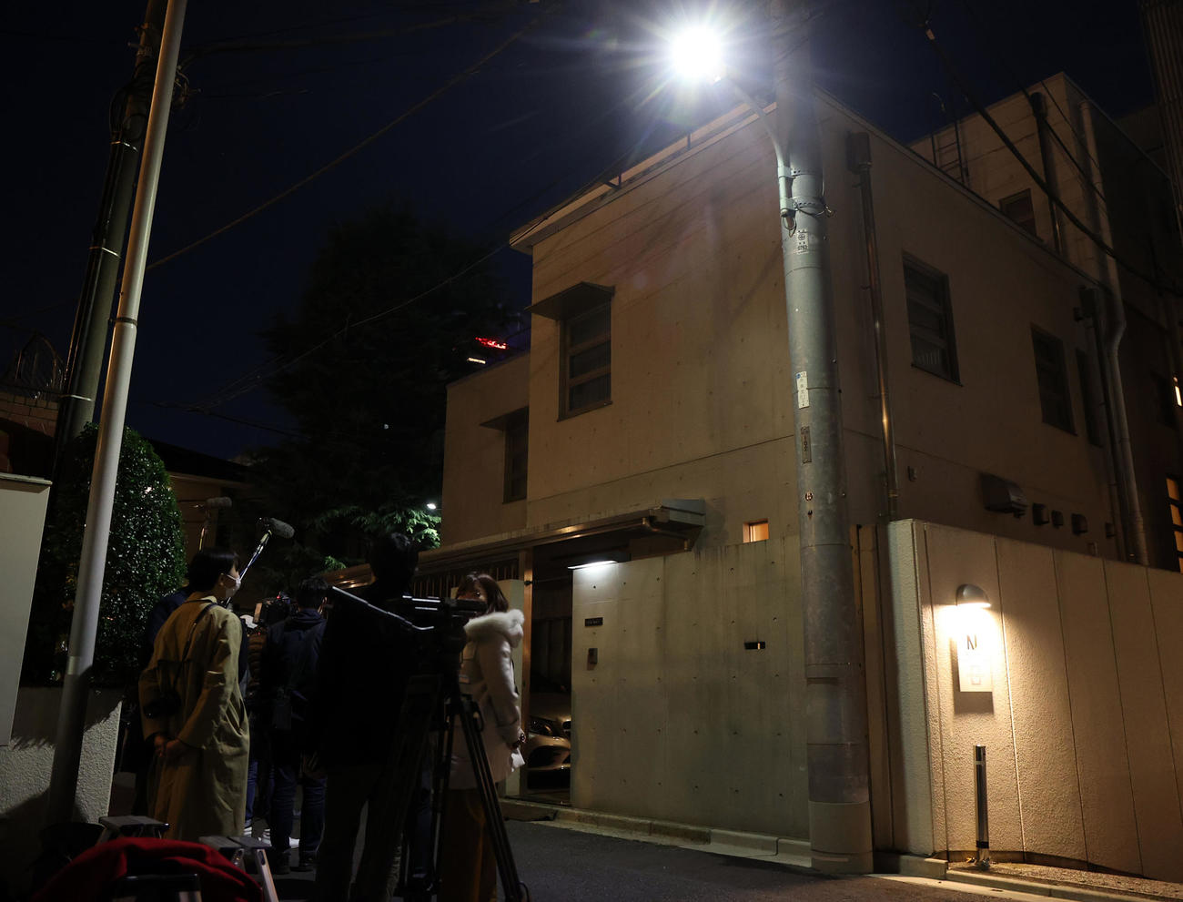 報道陣が集まった東京都内の中村吉右衛門さんの自宅（撮影・浅見桂子）
