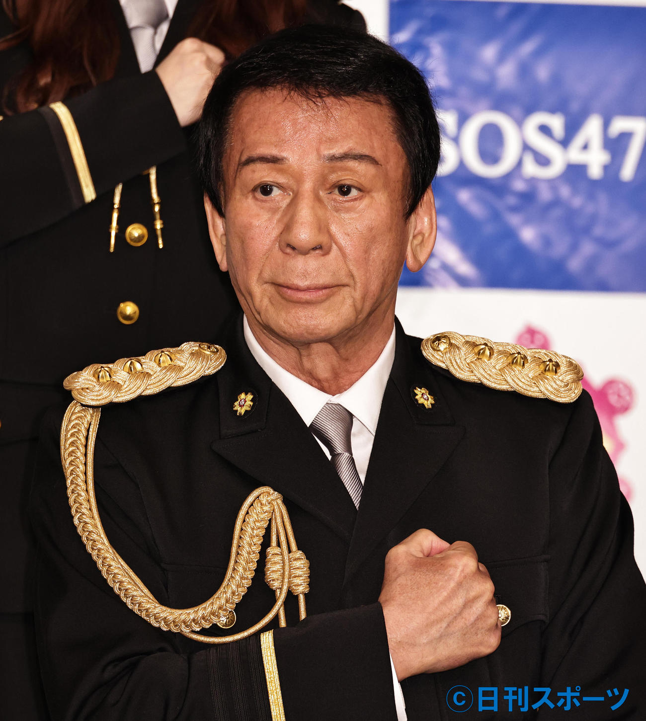 「ストップ・オレオレ詐欺47～家族の絆作戦～」プロジェクトチームのポーズをする杉良太郎（撮影・中島郁夫）