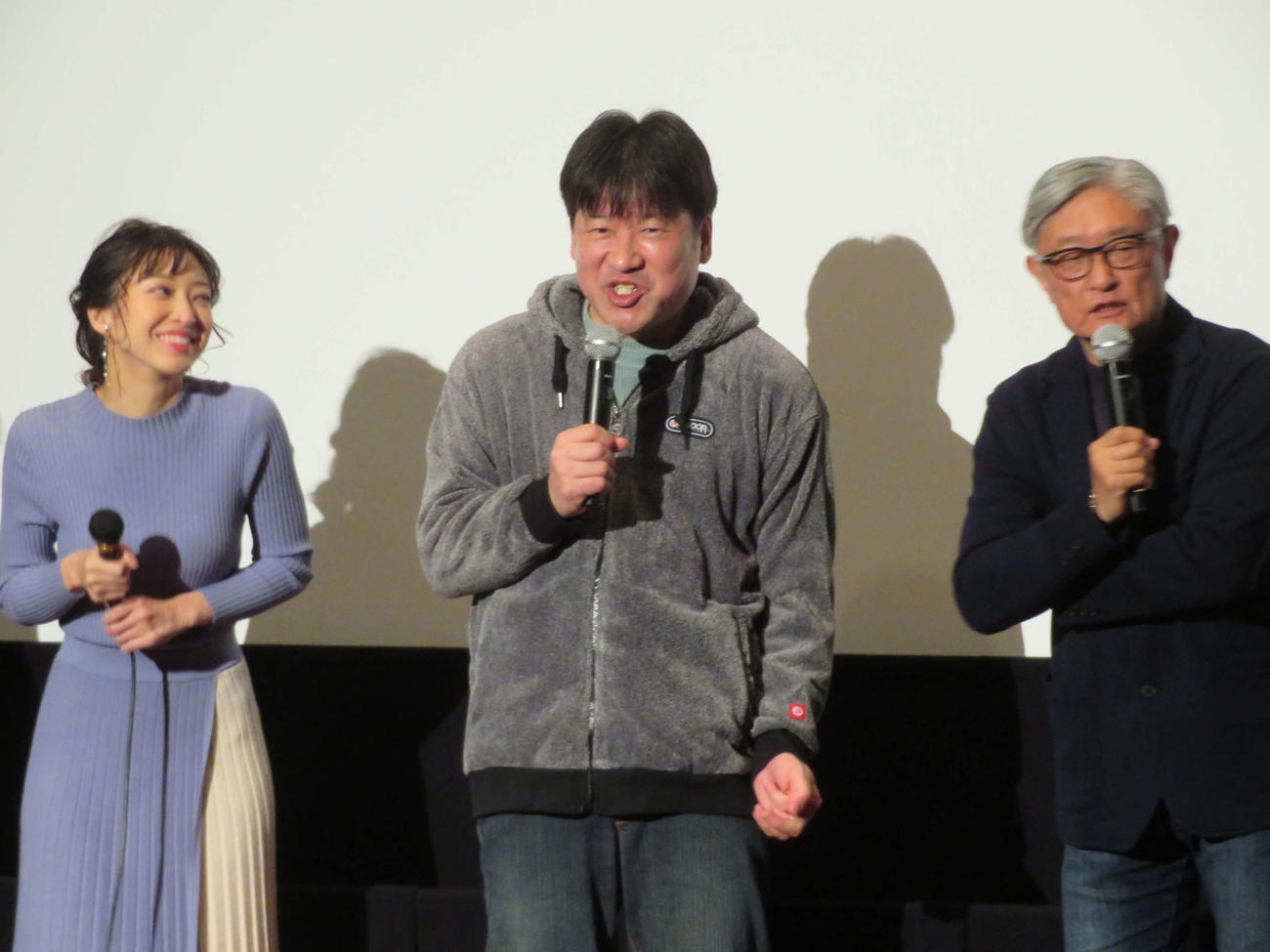 堤幸彦監督映画50作公開記念上映会「truth～姦しき弔いの果て～」サプライズ初上映に登壇した、左から広山詞葉、佐藤二朗、堤幸彦監督（撮影・村上幸将）