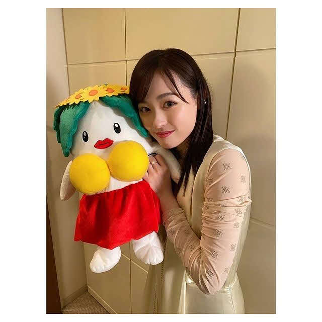 「CoCoネェさん」を抱いた笑顔のツーショットを公開した福原遥