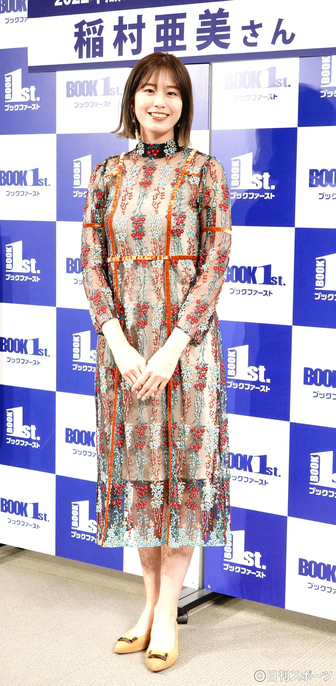2022年カレンダー発売記念イベントを行った稲村亜美（撮影・佐藤成）