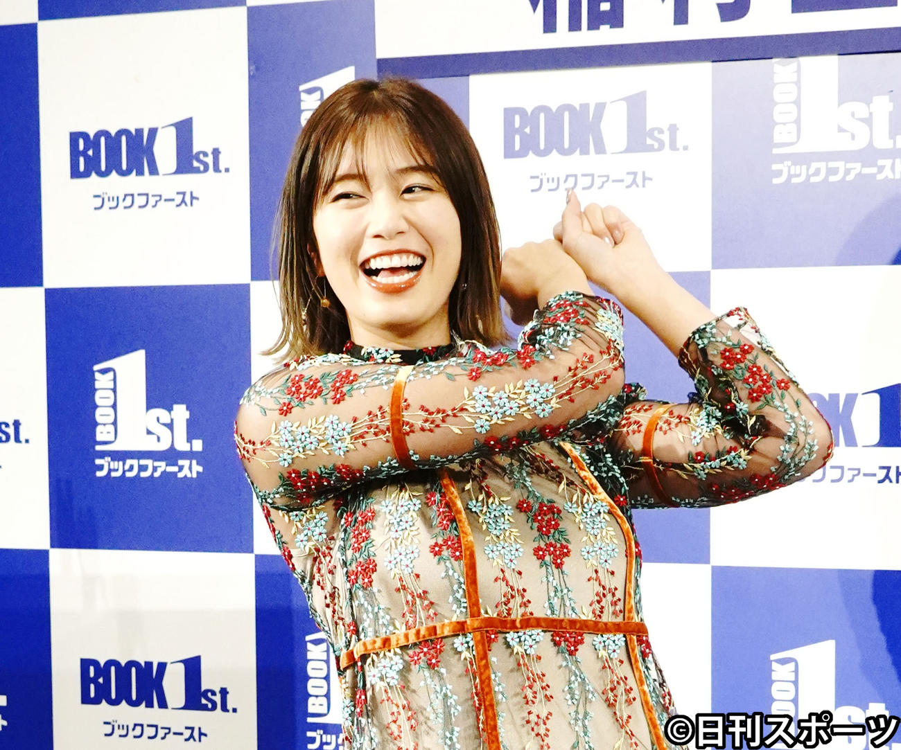 2022年カレンダー発売記念イベントを行った稲村亜美（撮影・佐藤成）