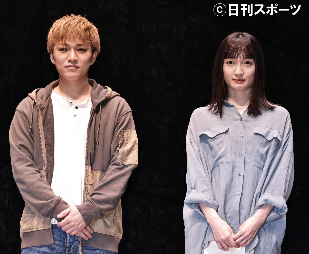 舞台「LUNGS」の会見を行うジャニーズWESTの神山智洋（左）と奥村佳恵（撮影・中島郁夫）